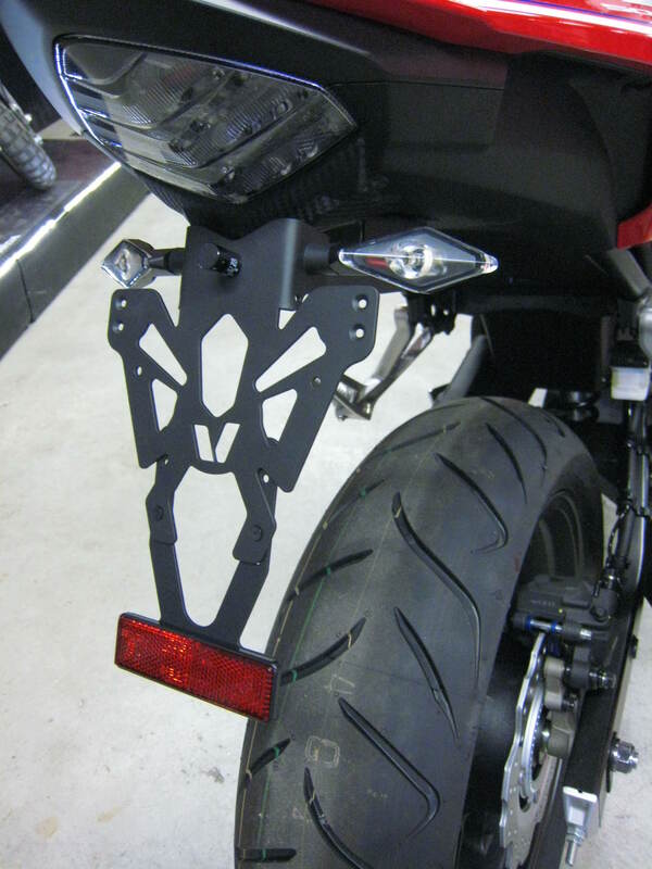 V ПаЧКИ РАЗГЛЕЖДАНЕ НА ПЛАЩАТА ЧЕРНО HONDA CB500X C8-SSPH004