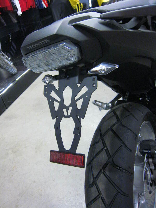V ПаЧКИ РАЗГЛЕЖДАНЕ НА ПЛАЩАТА ЧЕРНО HONDA NC750X C8-SSPH006