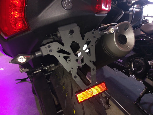 V ПаЧКИ РАЗГЛЕЖДАНЕ НА ПЛАЩАТА ЧЕРНА YAMAHA T-MAX 530 C8-PY030