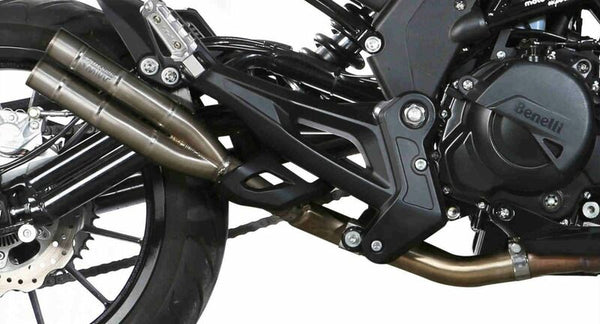 MIVV No-Catalyzer Pipe Stainless Steel Benelli 502C E.005.C1 monterad på motorcykel, visar avgassystemets passform och design i rostfritt stål.