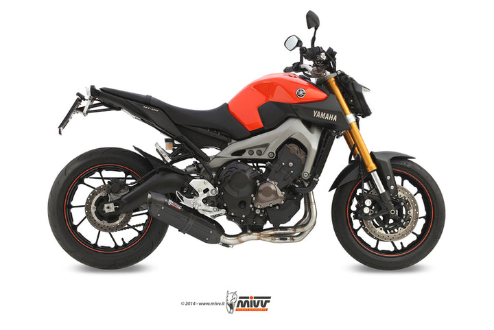 Yamaha MT-09 med MIVV Suono Full Exhaust System Y.042.L9 installerat, visad från sidan. Perfekt avgassystem för motorcykeltillbehör.