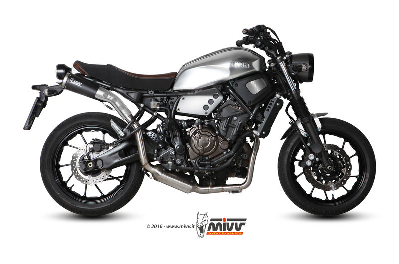 MIVV Ghibli Full Exhaust System monterat på Yamaha XSR 700 00.73.Y.052.LGB, visar sportig design och förbättrad avgassystemintegration.
