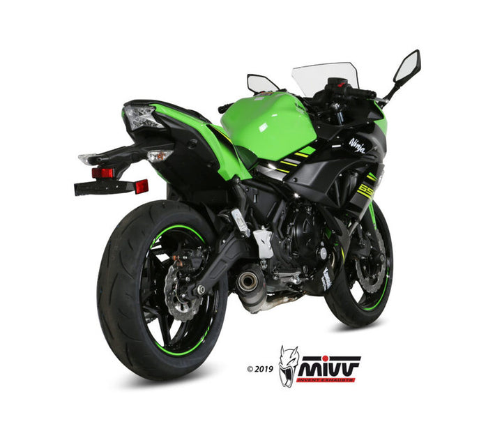 Bakre vy av Kawasaki Z650 med MIVV Oval Full Exhaust System Titanium/Carbon End Cap, stilren passform och förbättrad ljudprofil.