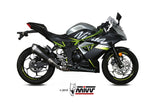 MIVV Delta Race rostfritt stål avgassystem med kolfiberändlock monterat på Kawasaki Ninja 125 00.73.K.048.LDRX, visad från sidan.