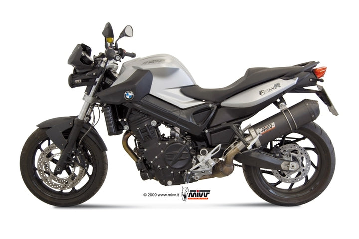 Sidovy av BMW F800R utrustad med MIVV Oval Carbon Cap Slip-On Carbon B.008.LEC, en prestandahöjande avgassystem i kolfiber.