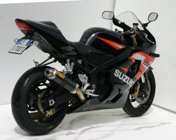 MIVV GP Carbon Slip-On Suzuki GSX-R600 S.014.L2S monterad på sportmotorcykel, visar passform och stilren design för eftermarknadsavgassystem.