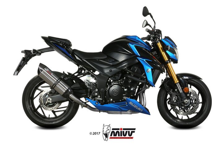MIVV Suono Steel Black monterad på Suzuki GSX-S750, ger aggressiv look och förbättrad ljudprofil för motorcykeltillbehör.