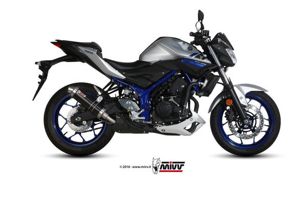 MIVV GP Black Stainless Steel Muffler Stainless Steel End Cap Yamaha MT-04 Y.055.LXB monterad på Yamaha MT-04 motorcykel, visad från sidan.