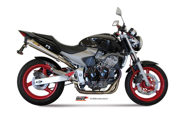 MIVV X-CONE Stainless Slip-On Honda Hornet 600 00.73.H.020.LC3 installerad på en svart Honda Hornet 600, sedd från sidan. Sportigt tillbehör inom reservdelar och avgassystem.