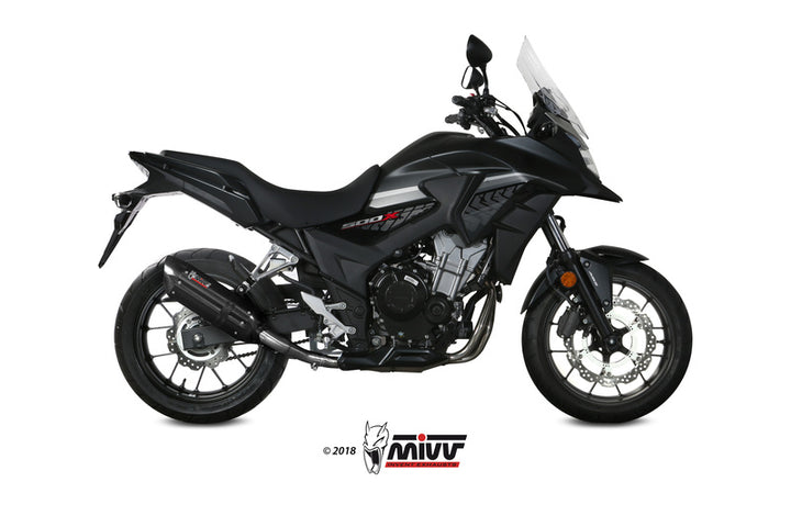 MIVV Suono Muffler Steel Black/Carbon End Cap monterad på Honda CB500X 00.73.H.067.L9, visad från sidan. Perfekt för motorcykeltillbehör.