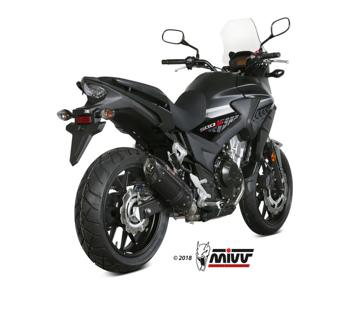 MIVV Suono avgassystem i svart stål med kolfiberände installerad på Honda CB500X 00.73.H.067.L9, bakifrån. Idealisk för reservdelar och tillbehör.