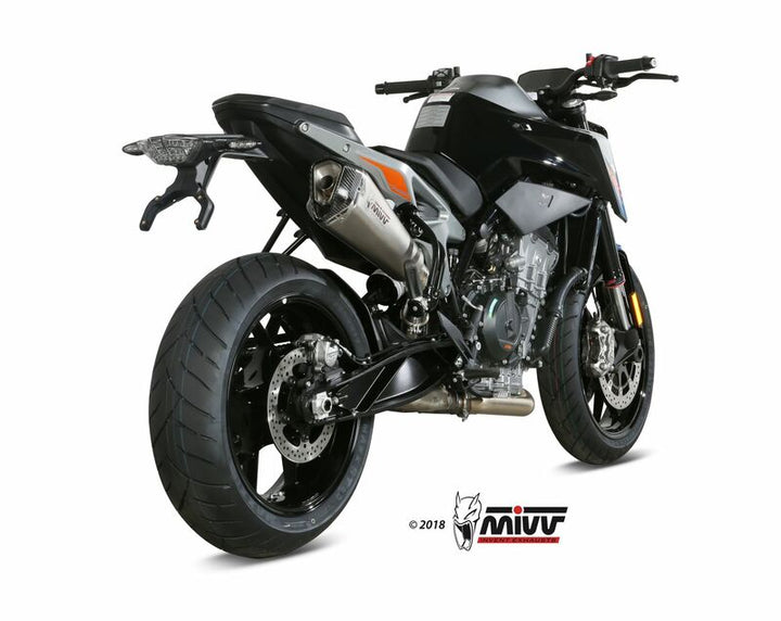 MIVV Delta Race Muffler monterad på KTM Duke 790, visad bakifrån i vinkel. Sportigt avgassystem för förbättrad prestanda och stil.