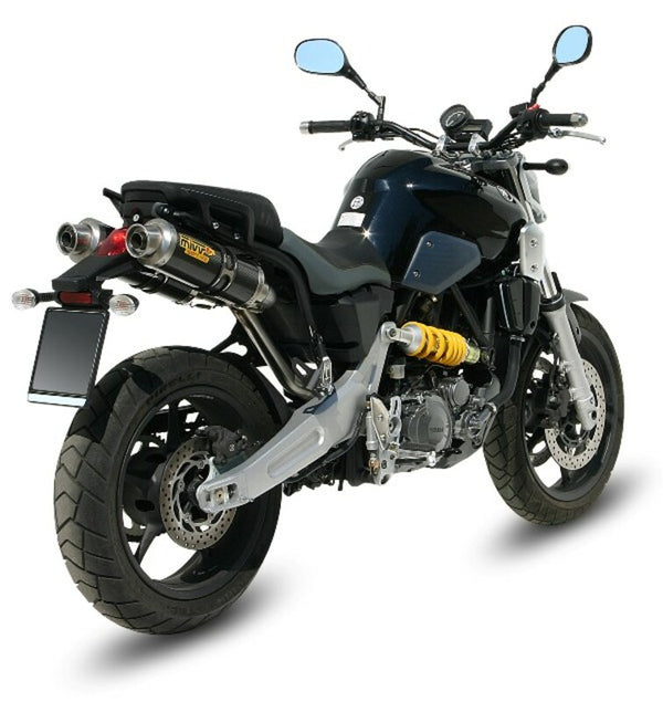 MIVV GP Carbon Double Slip-On Yamaha MT-03 00.73.UY.025.L2S monterad på motorcykel bakifrån med dubbla sportavgassystem i kolfiber.