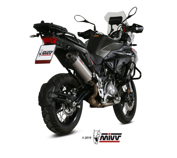 MIVV Oval Silencer monterad på Benelli TRK 502X E.004.LNC, visad bakifrån med fokus på avgassystemet. Perfekt för reservdelar och tillbehör.