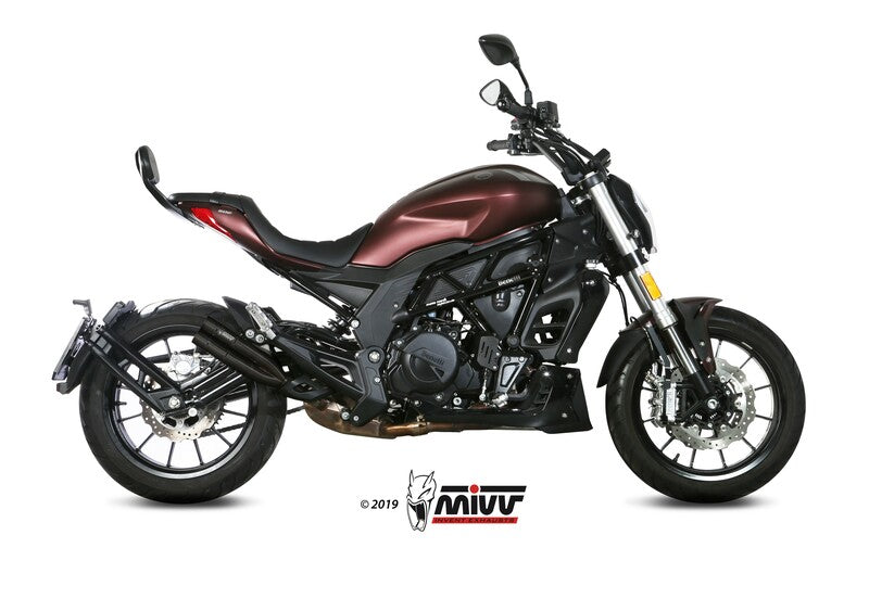 MIVV Double Gun Full Steel Black Muffler monterad på Benelli 502C E.005.LDGB, visad från sidan. Sportigt avgassystem för motorcykeltillbehör.