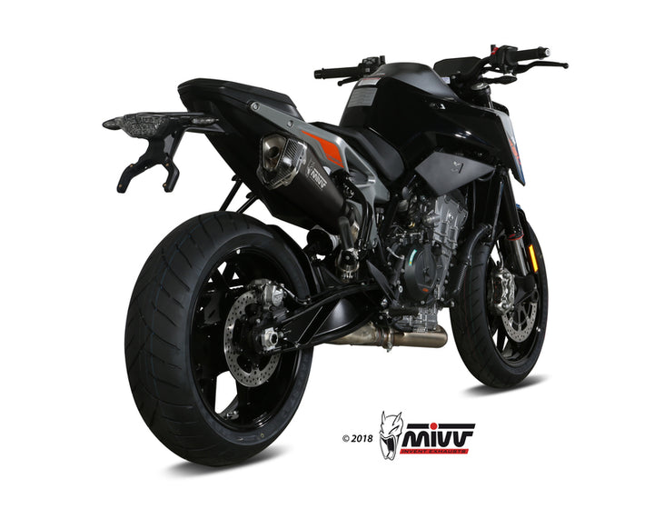 Bakre vy av KTM 790 Duke med MIVV Delta Race Muffler Steel Black/Carbon End Cap KT.020.LDRB, optimerad för aggressiv look och ljud.
