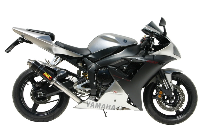 MIVV GP Carbon Slip-On Yamaha R1 Y.012.L2S monterad på sportmotorcykel, perfekt för prestanda och stil inom reservdelar och tillbehör.