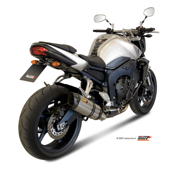 MIVV SUONO Stainless/Carbon End Cap Slip-On monterad på Yamaha FZ1 Fazer Y.023.L7, sportig design för förbättrad prestanda och ljud.