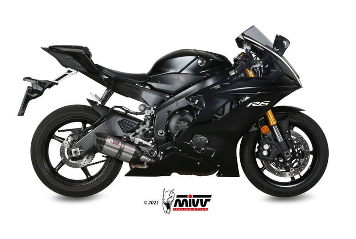 Sidovy av Yamaha YZF 600 R6 utrustad med MIVV Suono Silencer Y.063.L8, visar racinginspirerad stil och högpresterande avgassystem.