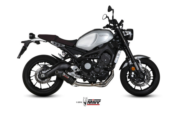 MIVV Oval Full Exhaust System - Carbon Y.054.L3C monterat på Yamaha-motorcykel, visad från sidan. Perfekt för prestanda och stil inom reservdelar.