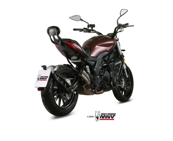 MIVV Double Gun Silencer Titanium monterad på Benelli 502C E.005.LDG, bakifrån med fokus på avgassystemet. Perfekt för motorcykeltillbehör.