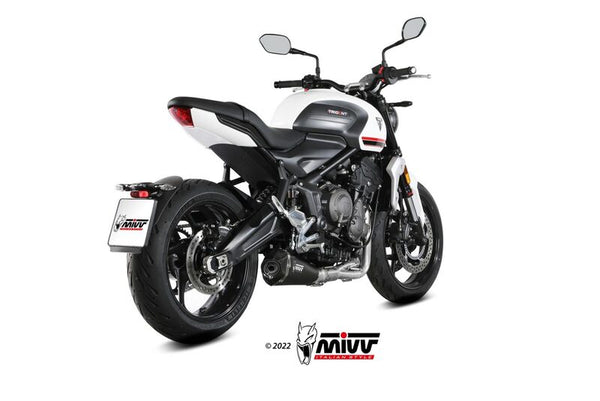 MIVV Delta Race Full Exhaust System Steel Black/Carbon monterad på Triumph Trident 660, visad bakifrån i högupplöst studiofoto.