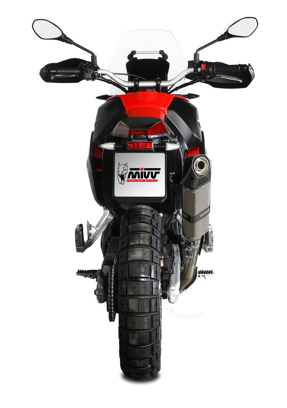 Bakre vy av Aprilia Tuareg 660 utrustad med MIVV Speed Edge Slip-On Muffler i rostfritt stål. Stilren och kraftfull reservdel.