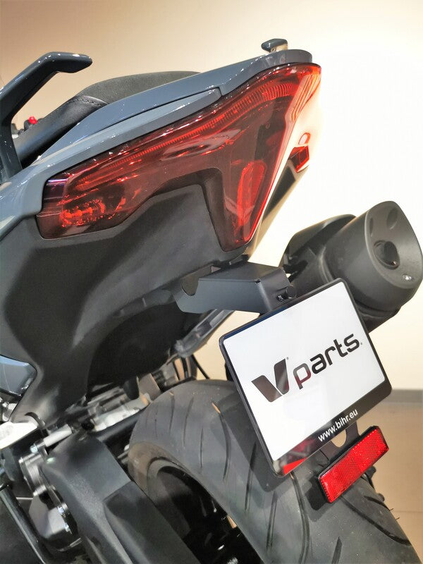 V ПаЧКИ РАЗГЛЕЖДАНЕ НА ПЛОЩАТА-YAMAHA T-MAX 560 C8-PY041