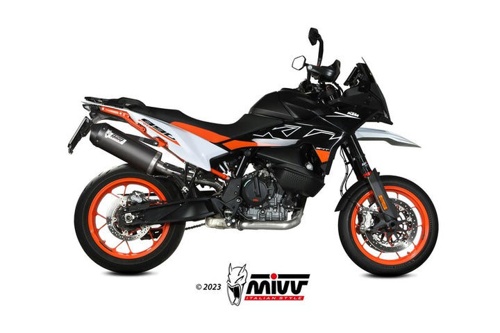 MIVV Oval Silencer KT.021.LVC installerad på KTM-motorcykel, sidovy. Högkvalitativt avgassystem för reservdelar och tillbehör.