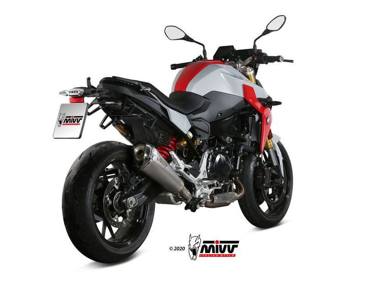 MIVV Delta Race Slip-on - Stainless Steel B.038.LDRX monterad på motorcykel, visad bakifrån med sportig design och högkvalitativt avgassystem.