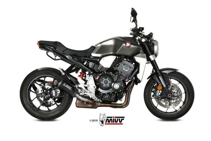 MIVV MK3 Slip-on - Carbon H.068.LM3C installerad på motorcykel, sidovy. Kolfiberdesign för lätt vikt och aggressivt utseende.