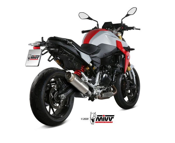 MIVV GP Pro Silencer Titanium/Stainless Steel monterad på BMW F900R B.038.L6P, bakifrån med fokus på avgassystemet. Perfekt för reservdelar inom motorcykeltillbehör.