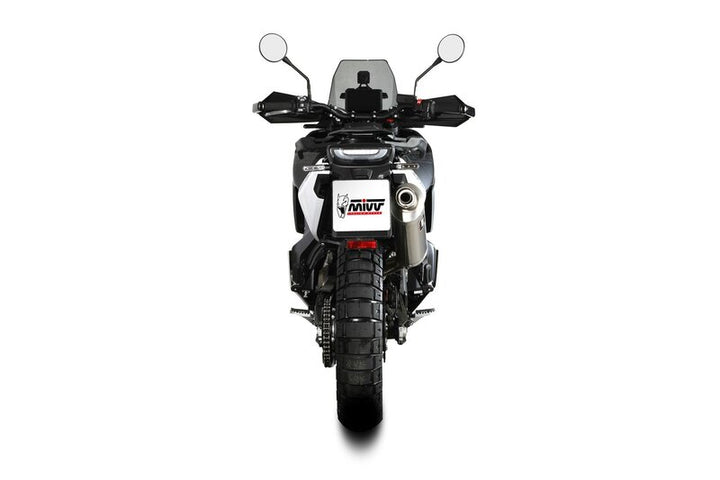 Bakre vy av motorcykel utrustad med MIVV Dakar Slip-On Muffler HU.002.LEKX, optimerad för prestanda inom reservdelar och tillbehörskategorin.