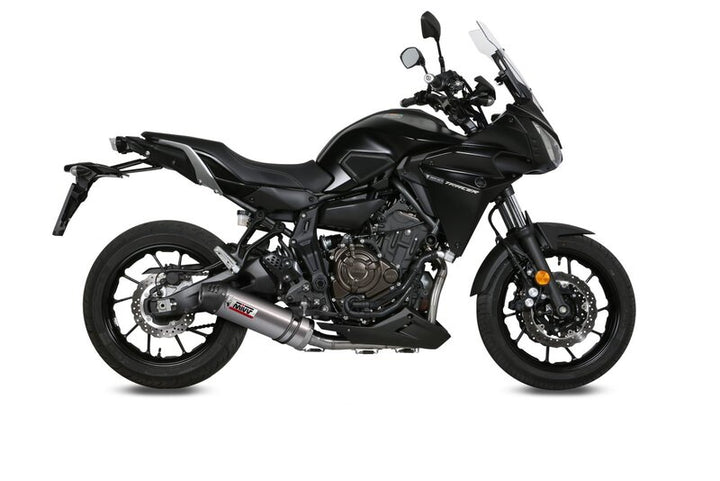 MIVV Oval Full Exhaust System Y.058.L4C installerat på motorcykel, sidovy. Högpresterande avgassystem för MC-tillbehör och reservdelar.