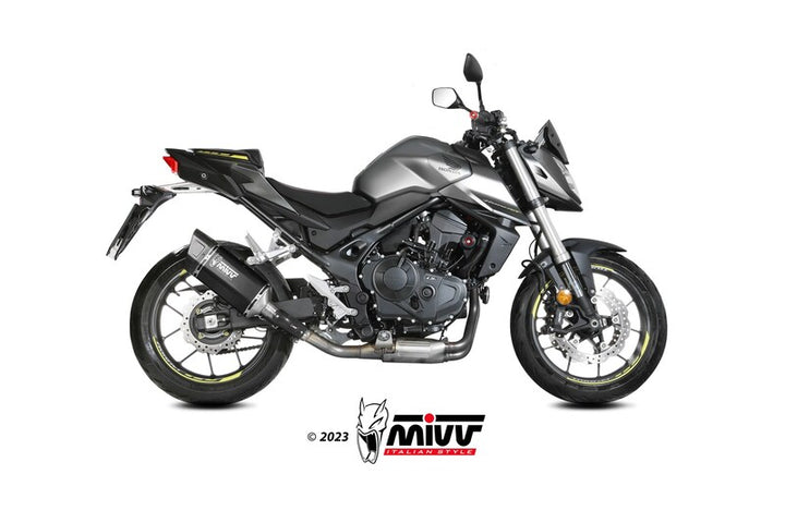 MIVV SR-1 Slip-On H.085.LR1XB monterad på sportig motorcykel, visar elegant passform och förbättrad estetik. Idealisk för reservdelar och tillbehör.