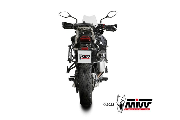 Rakt bakifrån vy av motorcykel med MIVV Muffler Slip On Oval E.012.LX2C installerad, perfekt för tuning och reservdelar.