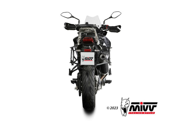 Rakt bakifrån syns MIVV Muffler Slip On Oval E.012.LEC på Benelli TRK 702, en premiumlösning för motorcykelavgassystem.