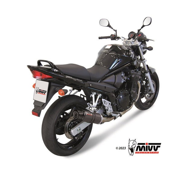 MIVV GP Silencer S.017.L2SC monterad på svart motorcykel, visad bakifrån i produktkategori reservdelar och tillbehör.