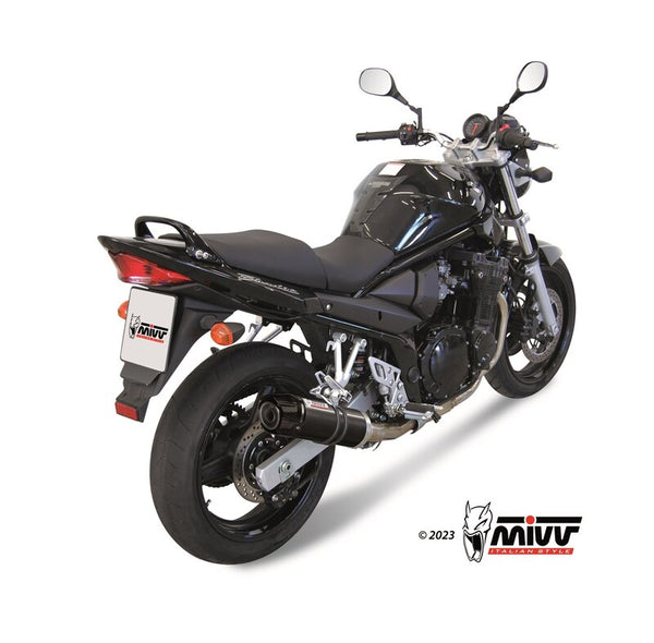MIVV GP Silencer S.017.LXBC monterad på svart motorcykel, bakifrån. Sportigt avgassystem för förbättrad prestanda och stil.