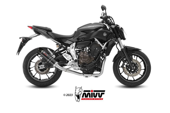 MIVV GP Silencer Y.045.LXBC installerad på Yamaha motorcykel, sidovy som visar hela avgassystemets design och passform.