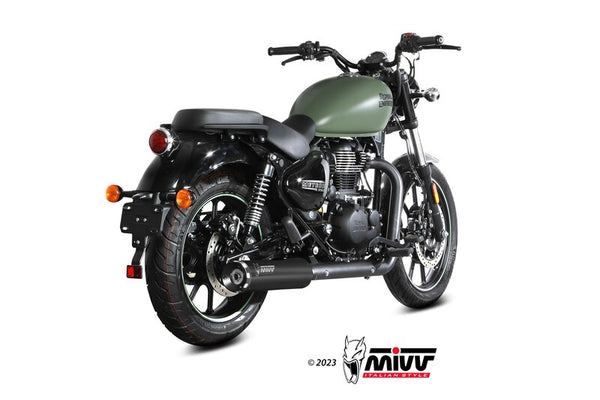 MIVV HR-1 Silencer RE.004.LH1BA monterad på Royal Enfield, bakifrån snett. Sportigt avgassystem för motorcykel i reservdelskategorin.