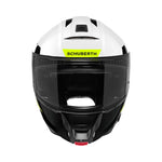 Frontalvy av Schuberth C5 Eclipse MC-hjälm med klart visir, vit och svart design samt gula detaljer. Perfekt för stadskörning.