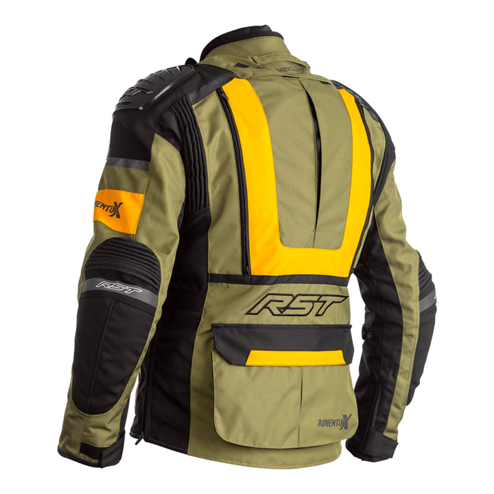 Baksidan av RST Textil Mc-Jacka Adventure-X Khaki med gul detaljering, ventilerande paneler och robust konstruktion för motorcykelåkning.